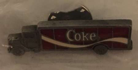 4843-2 € 3,00 coca cola ijzeren pin model vrachtwagen.jpeg